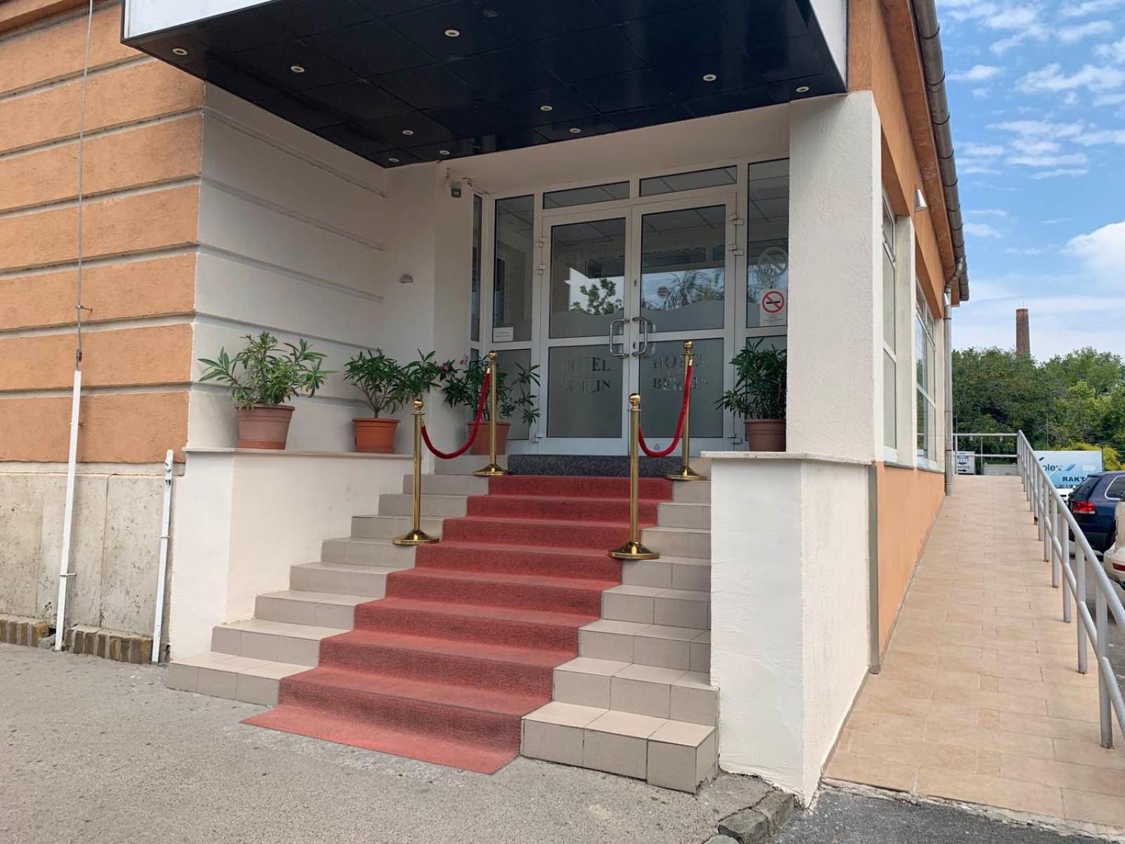 Only 15 Minutes To City Center, Free Secure Parking Budapest Exterior photo